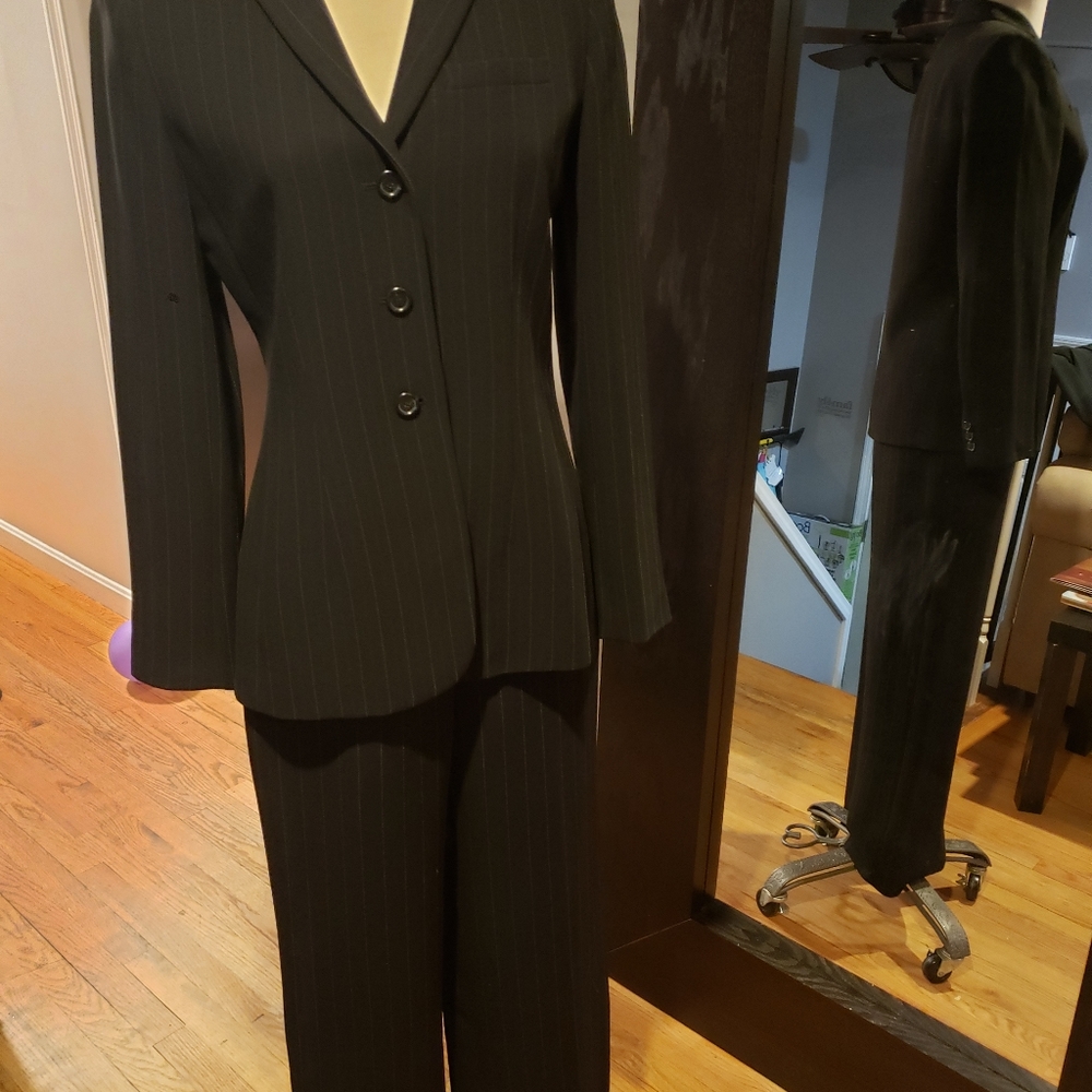 Ann Taylor 2 piece Suit - Picture 3 of 9